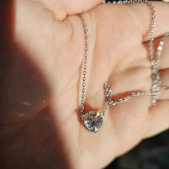 New. Judith Ripka round solitare necklace with extender. Sterling silver. 18 inc - Picture 5 of 7